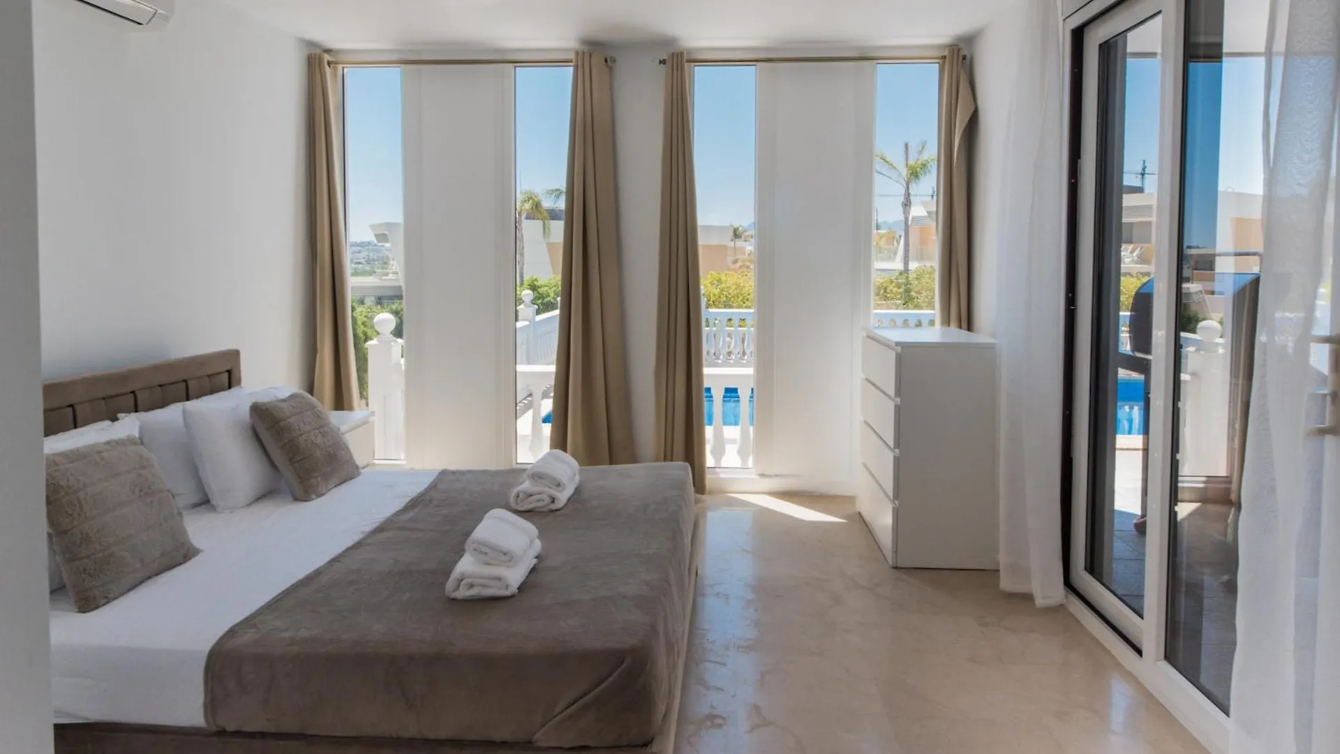 Dream Beach-Side Villa With Sea Views & Close To Golf El Faro